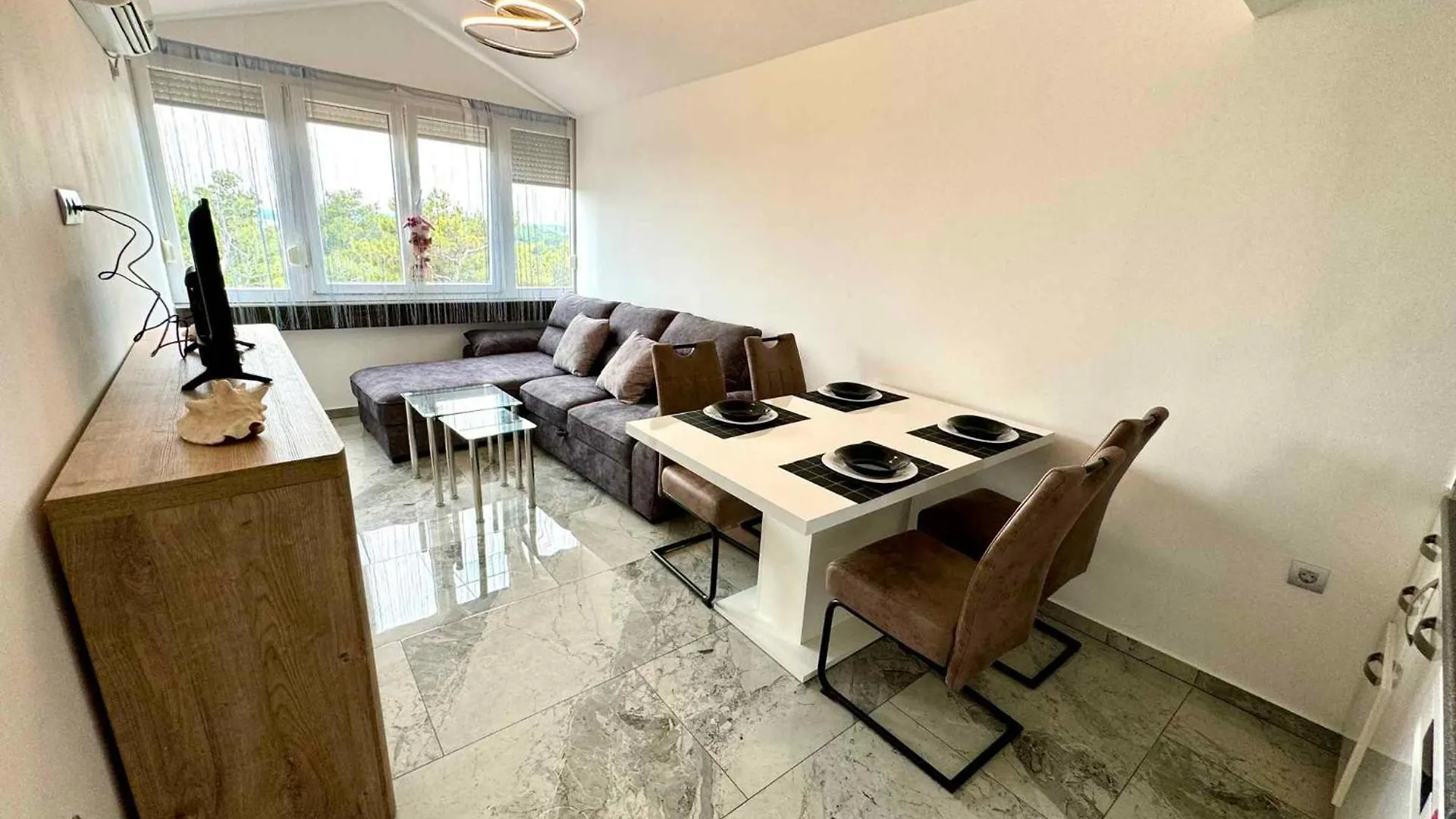 Apartment In Jadranovo 51054