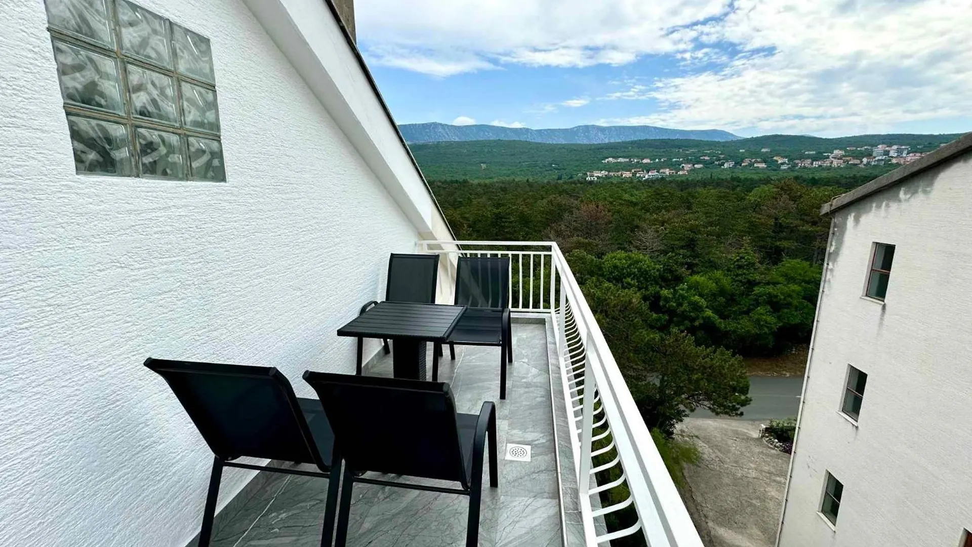 Apartment In Jadranovo 51054