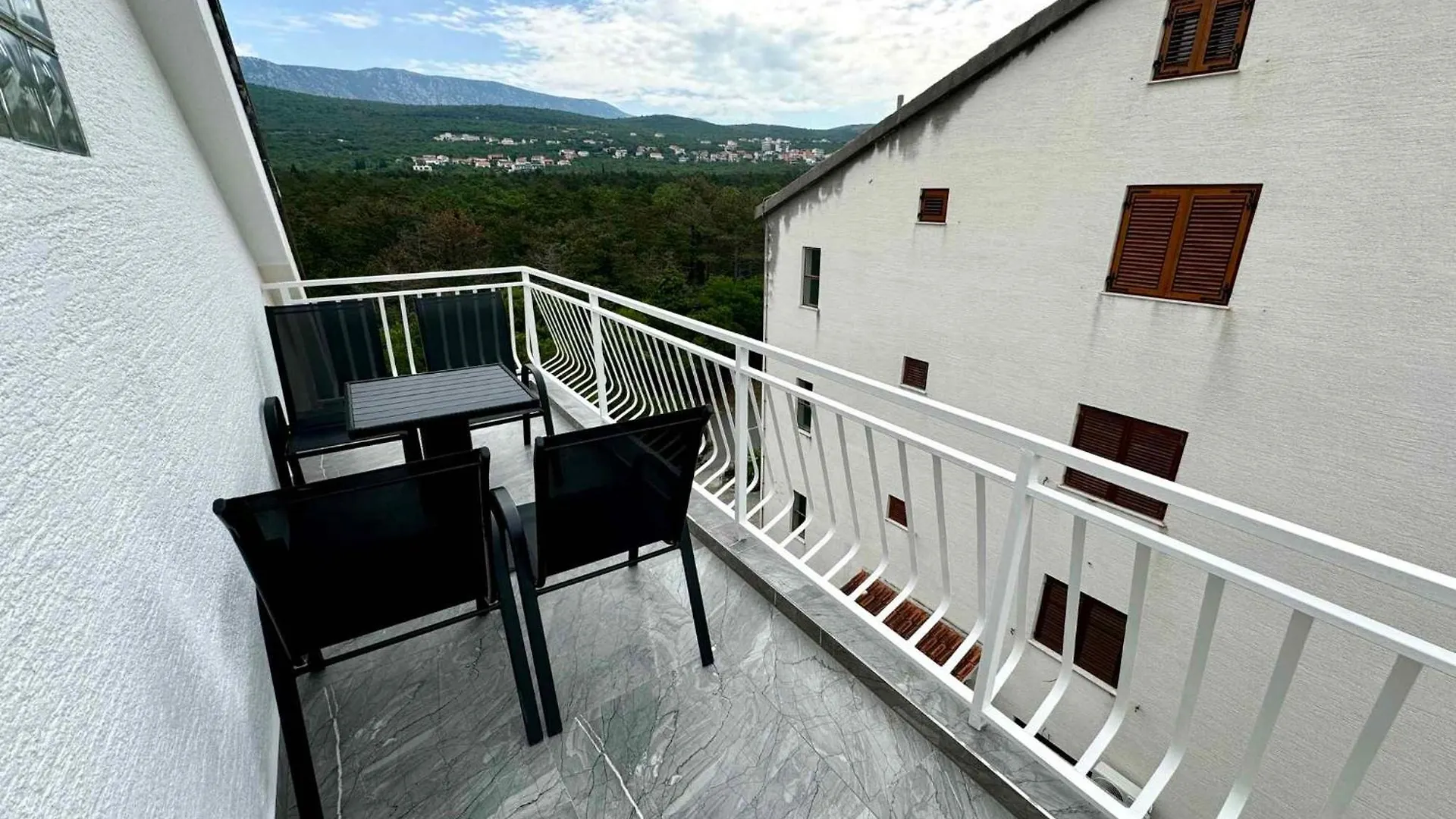 Apartment In Jadranovo 51054